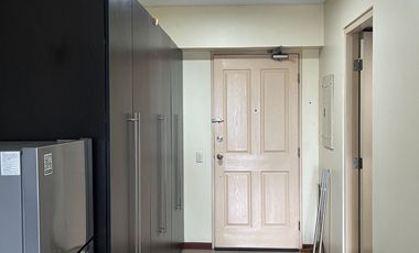 RUSH SALE STUDIO UNIT IN THE COLUMNS TOWER 1, AYALA AVE, MAKATI CITY