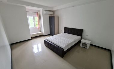 Two Storey Apartment for rent with 5 bedrooms and pool near Korean Town