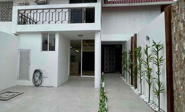 PUERTO AZUL-VÍA A LA COSTA KM9, Alquilo casa 4 dormitorios $1300.