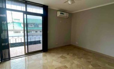 PUERTO AZUL-VÍA A LA COSTA KM9, Alquilo casa 4 dormitorios $1300.