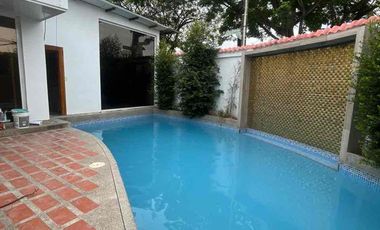 PUERTO AZUL-VÍA A LA COSTA KM9, Alquilo casa 4 dormitorios $1300.