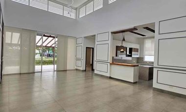 BLUE BAY- MOCOLI SAMBORONDON KM6, Vendo Casa
Hermosa una planta 3 dormitorios $620.000