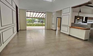 BLUE BAY- MOCOLI SAMBORONDON KM6, Vendo Casa
Hermosa una planta 3 dormitorios $620.000