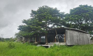 Resort for Sale in Khao Kho, Phetchabun On over 12 rai of titled land with panoramic windmill views, complete with existing structures and a valid hot