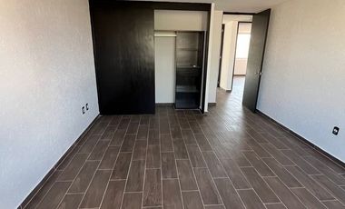 Puerta Real casa ampliada, recién remodelada, 4 recámaras, cuarto de servicio