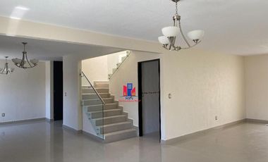 Renta casa zona esmeralda con amenidades, vigilancia 24 horas, jardin privado, estacionamiento para 4 autos