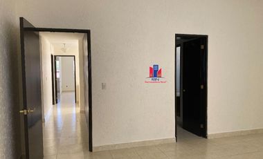 Renta casa zona esmeralda con amenidades, vigilancia 24 horas, jardin privado, estacionamiento para 4 autos