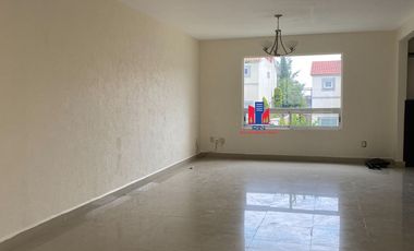 Renta casa zona esmeralda con amenidades, vigilancia 24 horas, jardin privado, estacionamiento para 4 autos