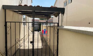 Renta casa zona esmeralda con amenidades, vigilancia 24 horas, jardin privado, estacionamiento para 4 autos