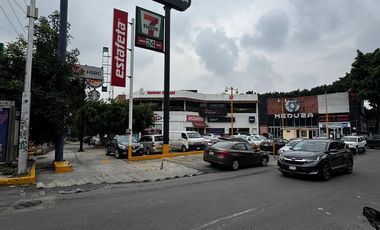RENTA DE LOCAL COMERCIAL EN PLAZA EN VIVEROS DE LA LOMA FRENTE A PLAZA MUNDO E