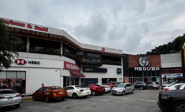RENTA DE LOCAL COMERCIAL EN PLAZA EN VIVEROS DE LA LOMA FRENTE A PLAZA MUNDO E