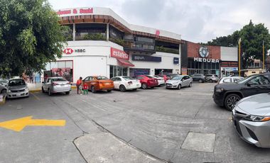 RENTA DE LOCAL COMERCIAL EN PLAZA EN VIVEROS DE LA LOMA FRENTE A PLAZA MUNDO E