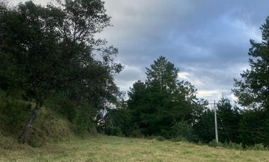 RUMIPAMBA, sector la Moca, vendo 2706m2 de terreno con frente a la vía, con construcción, tiene luz y agua