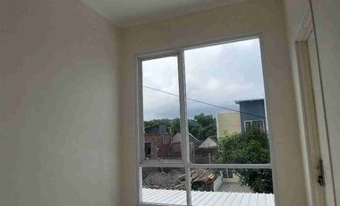 DISEWAKAN RUMAH DUA LANTAI SIAP PAKAI BEST VIEW DI TEMBALANG SEMARANG