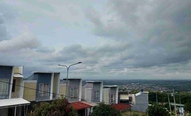 DISEWAKAN RUMAH DUA LANTAI SIAP PAKAI BEST VIEW DI TEMBALANG SEMARANG