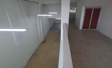 Bodega o local en el centro