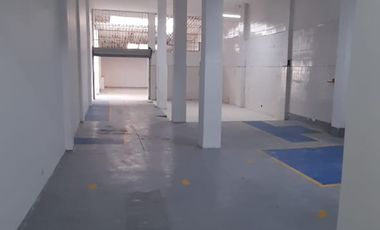 Bodega o local en el centro