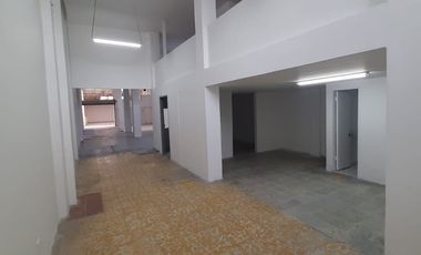 Bodega o local en el centro