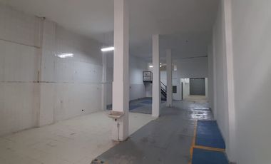 Bodega o local en el centro