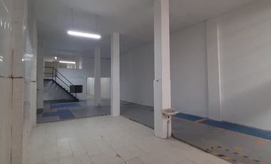 Bodega o local en el centro