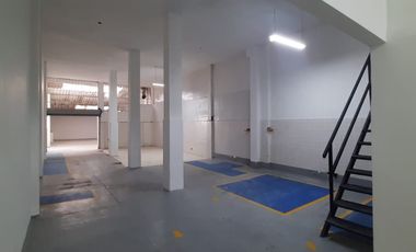 Bodega o local en el centro