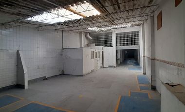 Bodega o local en el centro