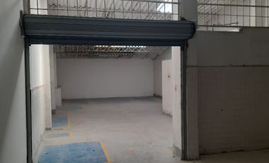 Bodega o local en el centro