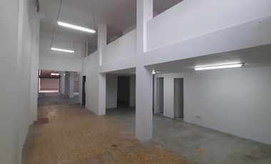 Bodega o local en el centro