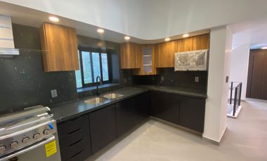 Casa en Venta en Lomas del Valle, Guadalajara, Jal.