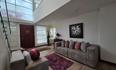 VENDO LINDA CASA EN TUMBACO, SECTOR HILACRIL