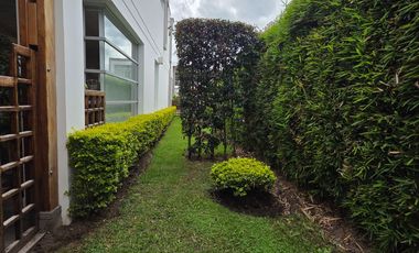 VENDO LINDA CASA EN TUMBACO, SECTOR HILACRIL