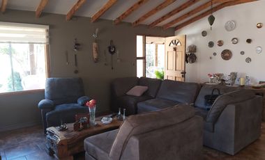 GRAN PARCELA CON CASA DE 5000 M2 EN EL CENTRO DE CURACAVI