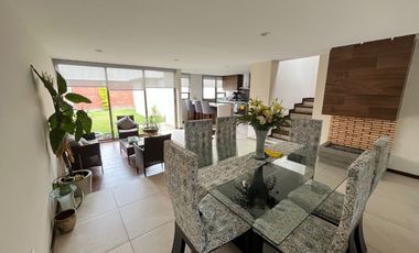 Casa en Venta en Lomas Virreyes Modelo Madeira - sobre calle con camellón central