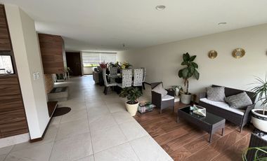Casa en Venta en Lomas Virreyes Modelo Madeira - sobre calle con camellón central