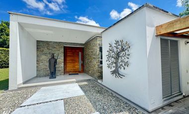 SE VENDE LUJOSA CASA CAMPESTRE - SECTOR EL CAIMO