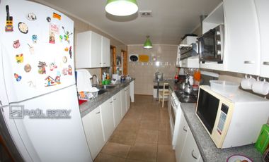 VENDEMOS Hermosa casa con piscina y amplios jardines