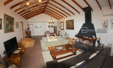 VENDEMOS Hermosa casa con piscina y amplios jardines