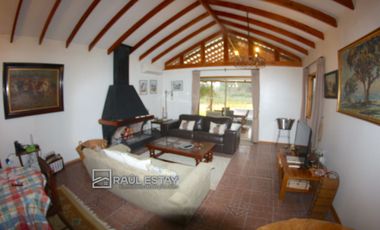 VENDEMOS Hermosa casa con piscina y amplios jardines