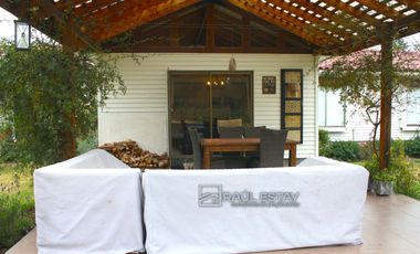 VENDEMOS Hermosa casa con piscina y amplios jardines