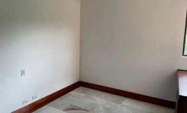 SE ARRIENDA APARTAMENTO