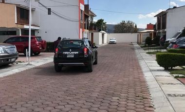 CASA EN RENTA AMUEBLADA Y CON SERVICIOS, EN FRACCIONAMIENTO PRIVADO. ( perfil para 6 personas )