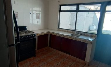 CASA EN RENTA AMUEBLADA Y CON SERVICIOS, EN FRACCIONAMIENTO PRIVADO. ( perfil para 6 personas )