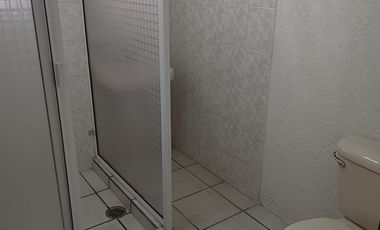 CASA EN RENTA AMUEBLADA Y CON SERVICIOS, EN FRACCIONAMIENTO PRIVADO. ( perfil para 6 personas )