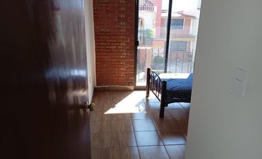 CASA EN RENTA AMUEBLADA Y CON SERVICIOS, EN FRACCIONAMIENTO PRIVADO. ( perfil para 6 personas )