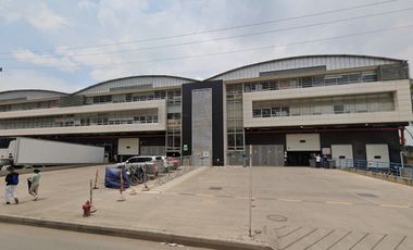 Excelente bodega stand alone de 4,256 m² disponible para renta en ubicación estratégica de Fontibón