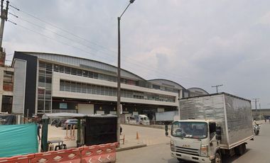 Excelente bodega stand alone de 4,256 m² disponible para renta en ubicación estratégica de Fontibón