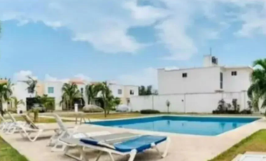 ¡HERMOSA CASA EN RESIDENCIAL PLAYA AZUL, PLAYA DEL CARMEN!