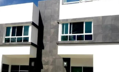 ¡HERMOSA CASA EN RESIDENCIAL PLAYA AZUL, PLAYA DEL CARMEN!