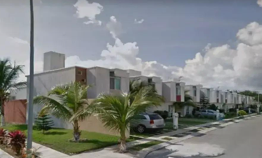 ¡HERMOSA CASA EN RESIDENCIAL PLAYA AZUL, PLAYA DEL CARMEN!