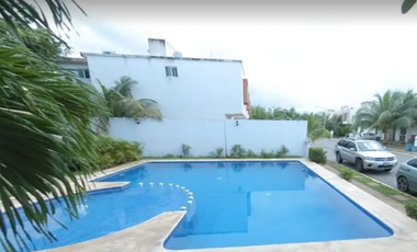 ¡HERMOSA CASA EN RESIDENCIAL PLAYA AZUL, PLAYA DEL CARMEN!